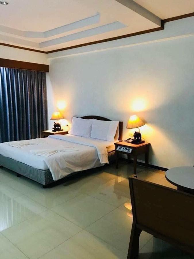 Vatchara Northgate Hotel Nakhon Sawan Exterior foto